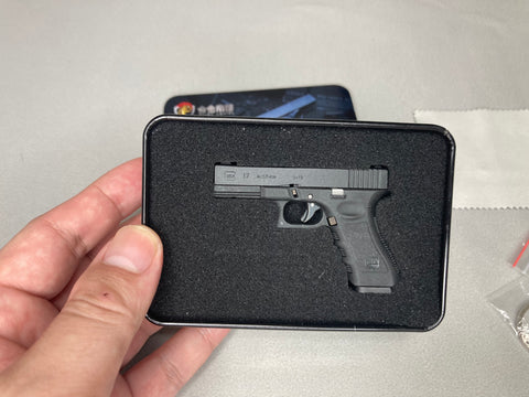 KNL Hobby Glock G17 black 1:3 scale Alloy model Keychain G17 Toy gift Fidget decompression toy