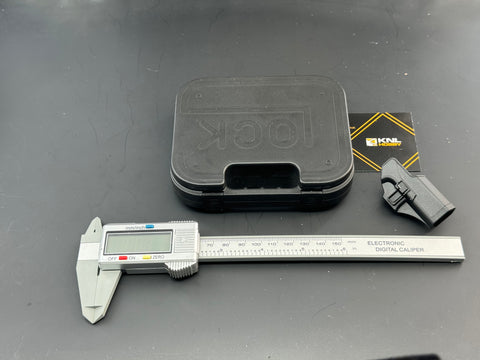 KNL HOBBY pistol model handgun model G type 17 black scale alloy model keychain 1/3 Scale Mini G-17 Aolly Model Keychain +collectible Storage Suitcase+holster Model Keychain collectible verison Can not shoot