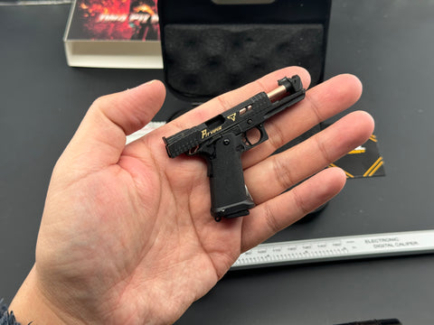 KNL HOBBY 1/3 Scale M1911 & JW4 TTI-PVI Pistol Grey Black Model + Collectible Storage Suitcase Bullets Ejection Function Can Not Shoot!