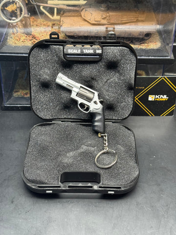 KNL Hobby Mini 1/3 Scale alloy revolver M500 slivery gunmetal gray color model keychain Alloy Handgun Shape Model Keychain Fidget Toy Keychain + Collectible Model Storage Suitcase Static model can not shoot!