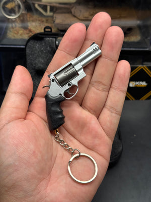 KNL Hobby Mini 1/3 Scale alloy revolver M500 slivery gunmetal gray color model keychain Alloy Handgun Shape Model Keychain Fidget Toy Keychain + Collectible Model Storage Suitcase Static model can not shoot!