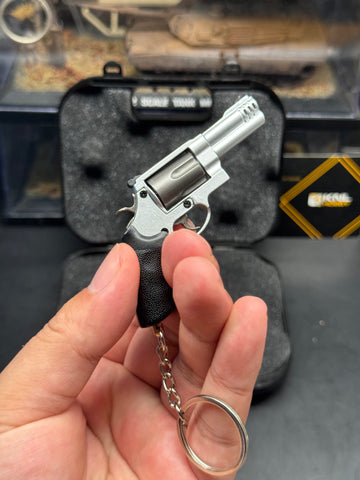 KNL Hobby Mini 1/3 Scale alloy revolver M500 slivery gunmetal gray color model keychain Alloy Handgun Shape Model Keychain Fidget Toy Keychain + Collectible Model Storage Suitcase Static model can not shoot!