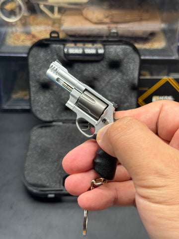 KNL Hobby Mini 1/3 Scale alloy revolver M500 slivery gunmetal gray color model keychain Alloy Handgun Shape Model Keychain Fidget Toy Keychain + Collectible Model Storage Suitcase Static model can not shoot!