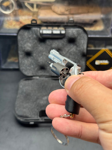 KNL Hobby Mini 1/3 Scale alloy revolver M500 slivery gunmetal gray color model keychain Alloy Handgun Shape Model Keychain Fidget Toy Keychain + Collectible Model Storage Suitcase Static model can not shoot!