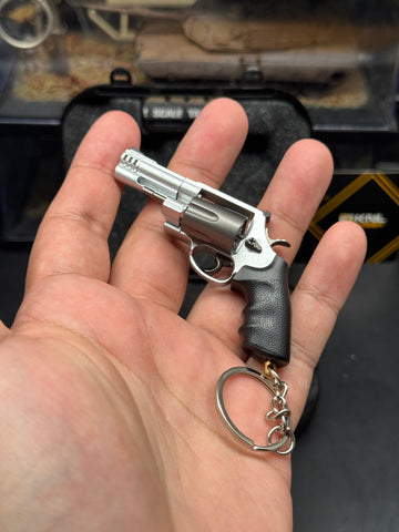 KNL Hobby Mini 1/3 Scale alloy revolver M500 slivery gunmetal gray color model keychain Alloy Handgun Shape Model Keychain Fidget Toy Keychain + Collectible Model Storage Suitcase Static model can not shoot!