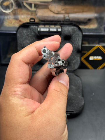 KNL Hobby Mini 1/3 Scale alloy revolver M500 slivery gunmetal gray color model keychain Alloy Handgun Shape Model Keychain Fidget Toy Keychain + Collectible Model Storage Suitcase Static model can not shoot!