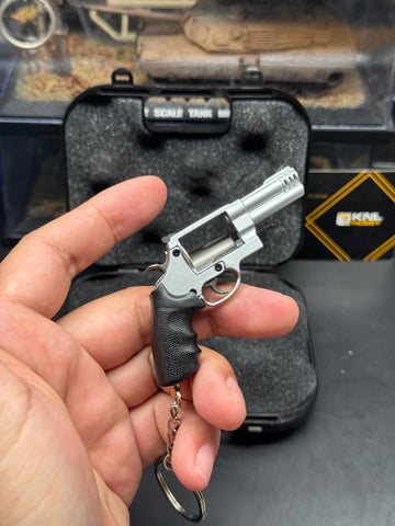 KNL Hobby Mini 1/3 Scale alloy revolver M500 slivery gunmetal gray color model keychain Alloy Handgun Shape Model Keychain Fidget Toy Keychain + Collectible Model Storage Suitcase Static model can not shoot!