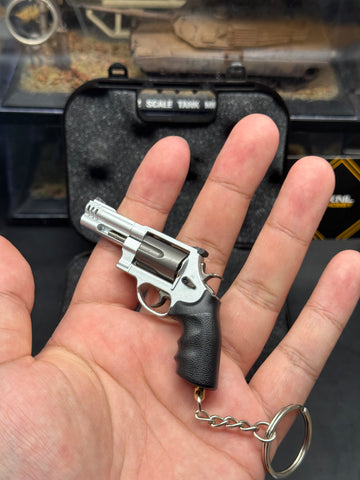KNL Hobby Mini 1/3 Scale alloy revolver M500 slivery gunmetal gray color model keychain Alloy Handgun Shape Model Keychain Fidget Toy Keychain + Collectible Model Storage Suitcase Static model can not shoot!