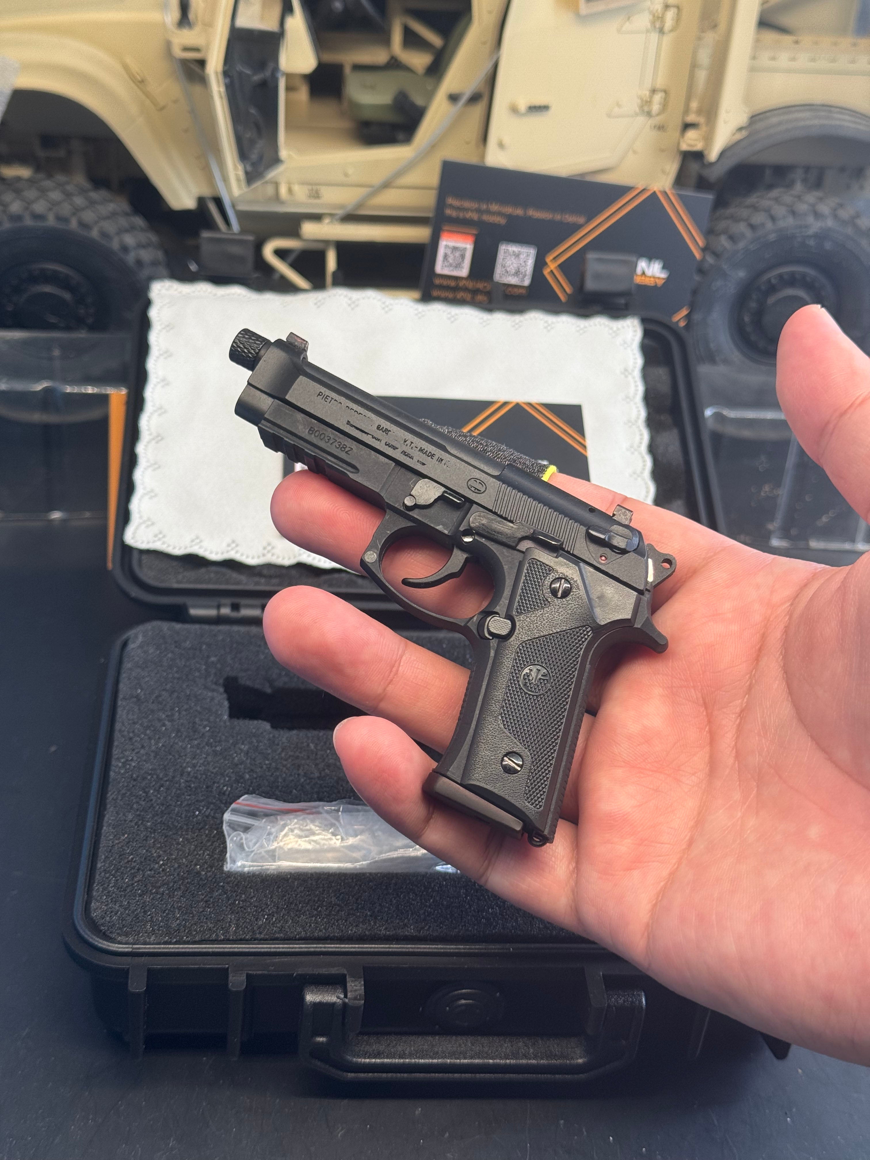 KNL Hobby B M9A3 1/2.05 scale Pistol black color pistol model bullet ejection function + 6 bullets model handgun model alloy toy Scale Mini M9A3 Pistol Aolly Model +collectible Storage Suitcase limited version Can not shoot