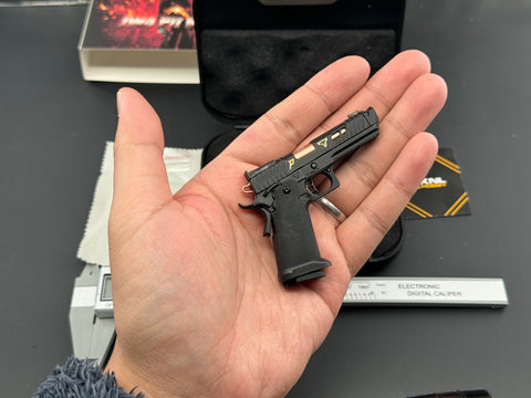 KNL HOBBY 1/3 Scale M1911 & JW4 TTI-PVI Pistol Grey Black Model + Collectible Storage Suitcase Bullets Ejection Function Can Not Shoot!