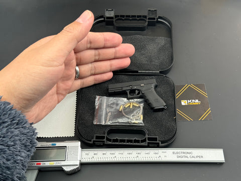 KNL HOBBY pistol model handgun model G type 17 black scale alloy model keychain 1/3 Scale Mini G-17 Aolly Model Keychain +collectible Storage Suitcase+holster Model Keychain collectible verison Can not shoot