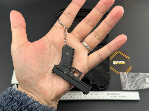 KNL HOBBY pistol model handgun model G type 17 black scale alloy model keychain 1/3 Scale Mini G-17 Aolly Model Keychain +collectible Storage Suitcase+holster Model Keychain collectible verison Can not shoot