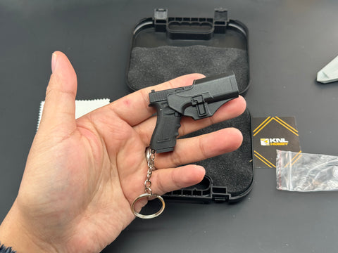 KNL HOBBY pistol model handgun model G type 17 black scale alloy model keychain 1/3 Scale Mini G-17 Aolly Model Keychain +collectible Storage Suitcase+holster Model Keychain collectible verison Can not shoot