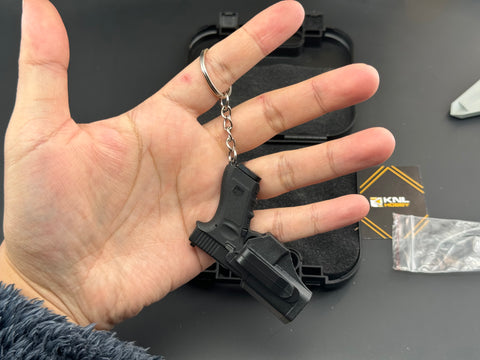 KNL HOBBY pistol model handgun model G type 17 black scale alloy model keychain 1/3 Scale Mini G-17 Aolly Model Keychain +collectible Storage Suitcase+holster Model Keychain collectible verison Can not shoot
