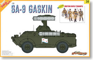 1/35 scale model Dragon 9138 SA-9 "lantern trousers" anti-aircraft missile launchers and Soviet mechanized infantry