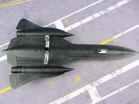 KNL Hobby diecast model SR-71 blackbird reconnaissance aircraft at high altitude and high speed high simulation model military 1:72 US Airforce