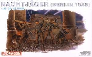 1/35 scale model Dragon 6089 German Night Warrior (Berlin 1945)