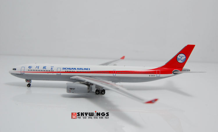 Phoenix 10755 * Sichuan Airlines A330-300 B-5923 1 / 400