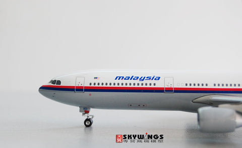 Phoenix 10527 * Malaysia Airlines A330-300 9M-MKD 1/400
