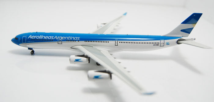 Phoenix 10956* Argentina Airlines A340-300 LC-CSE 1/400