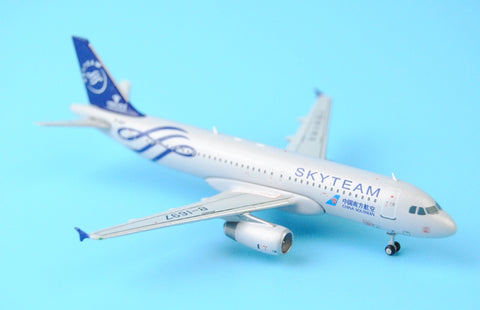 Special offer: JC Wings XX4230 China Southern Airlines A320 Tianhe alliance 1:400