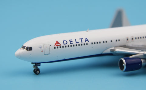 GeminiJets GJDA L1655 * Delta Airlines B767-300 N143DA 1:400