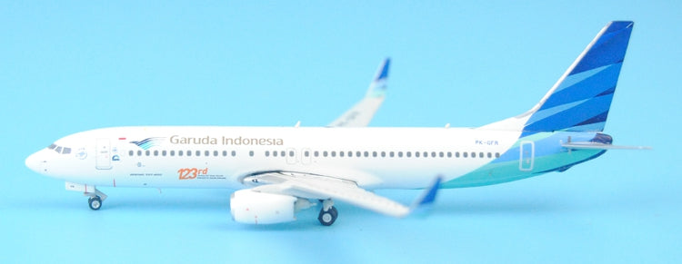 Phoenix 11270 Indonesian AirlineB737-800/W PK-GFR 123/400