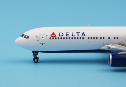 GeminiJets GJDA L1655 * Delta Airlines B767-300 N143DA 1:400