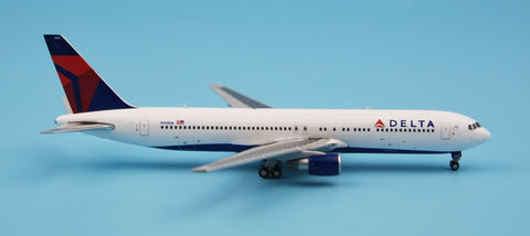 GeminiJets GJDA L1655 * Delta Airlines B767-300 N143DA 1:400