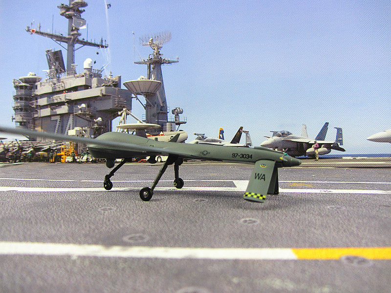 KNL Hobby diecast model The MQ-1 predator reconnaissance aircraft static Machine Model Army Day Valentine's Day gift 1:72 man